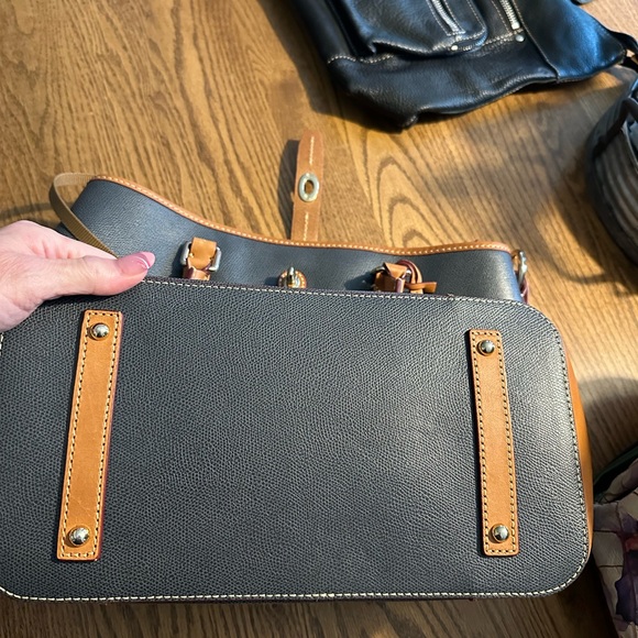 Pristine Dooney and Bourke Shoulder Bag - Picture 7 of 7